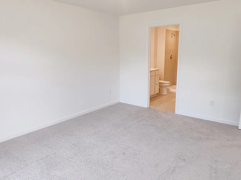 660 Carlyle Way — Photo 32