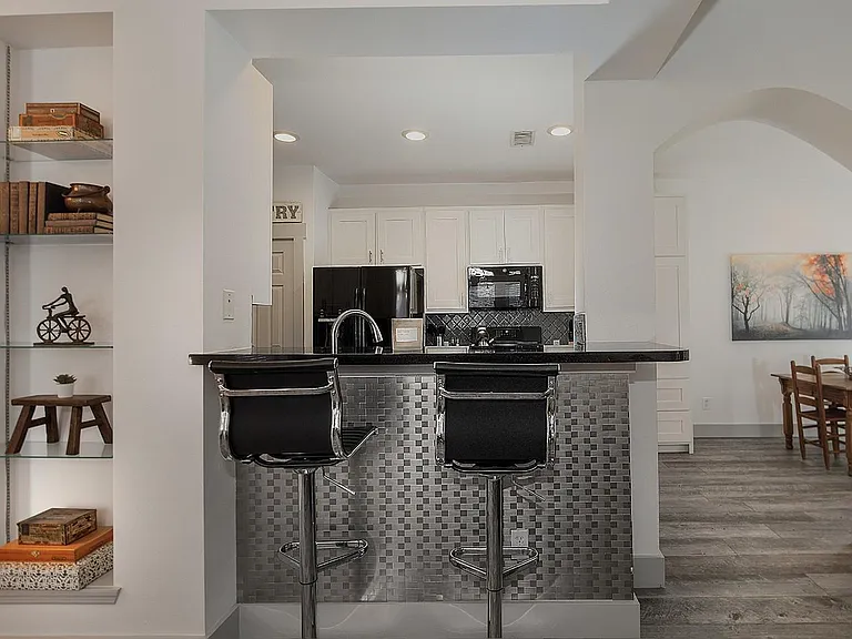 182 N Valley Oaks Cir — Photo 10