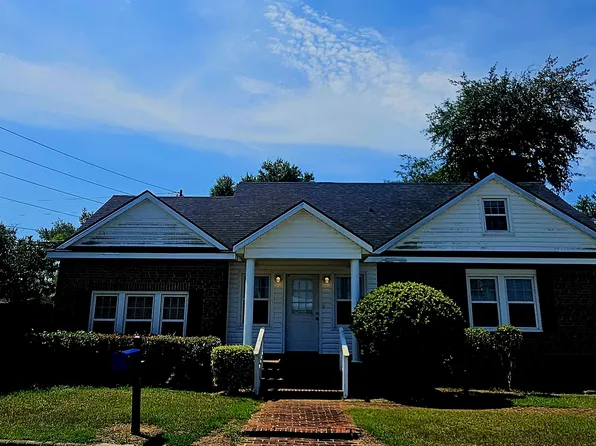 107 E Liberty St, Claxton, GA 30417