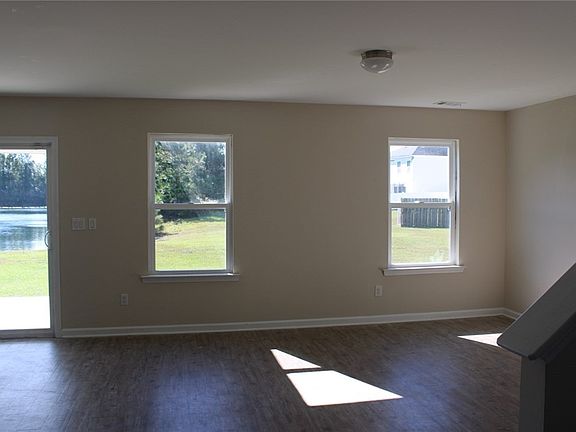 4th image of 119 Roswell Dr W