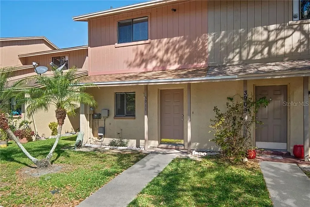 2 bed, 1.5 bath, 928 sqft, $1,750 — Photo 1