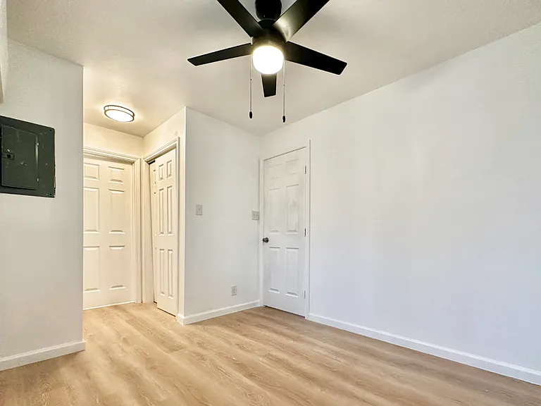 2711 Hemphill Park — Photo 4