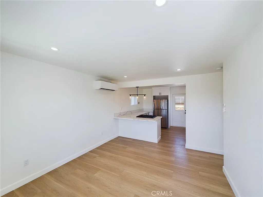 2 bed, 684 sqft, $3,100 — Photo 3