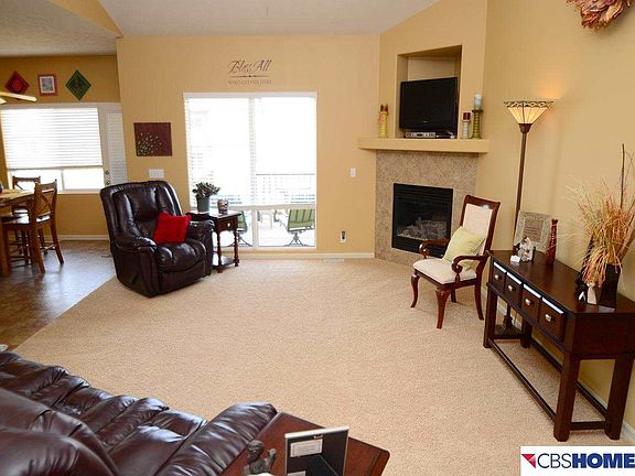 5th image of 812 Edgewater Dr