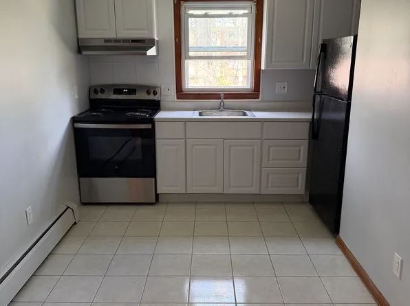 77 Gould Dr #2, East Hartford, CT 06118