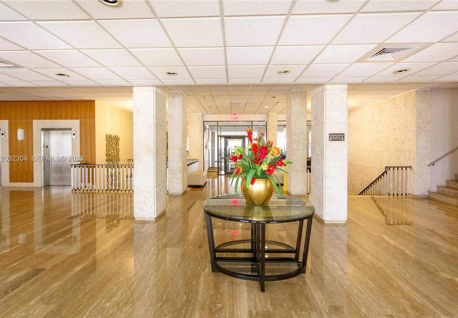 Hemispheres Condo — Photo 3