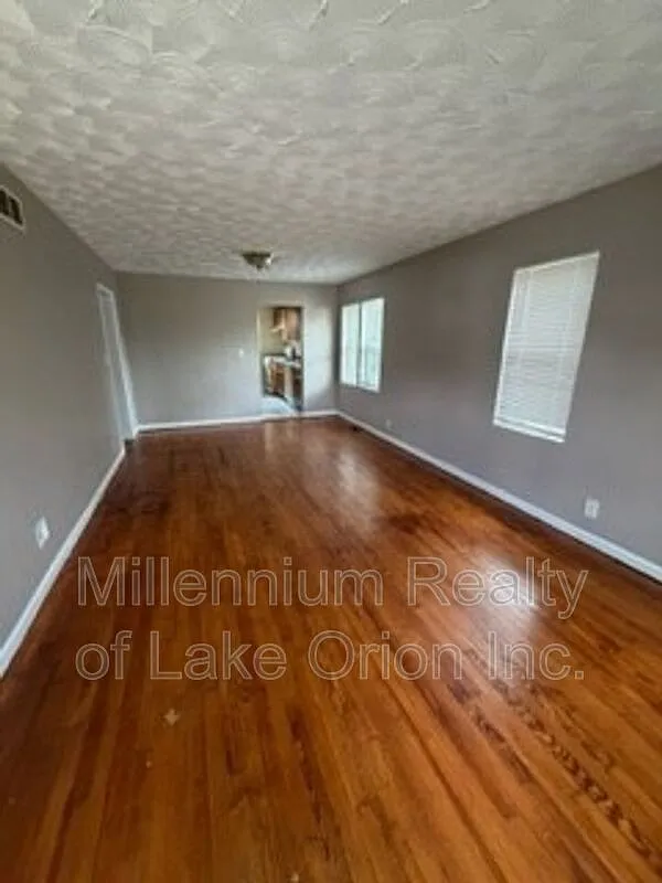2 bed, 1.0 bath, 856 sqft, $1,150 — Photo 2