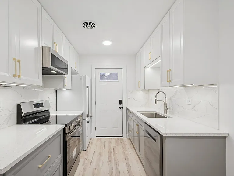 4201 N Paulina St #1C — Photo 1
