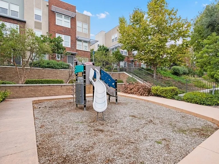 58 Meridian Dr — Photo 25