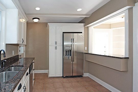 4th image of 528 Hartford Ct
