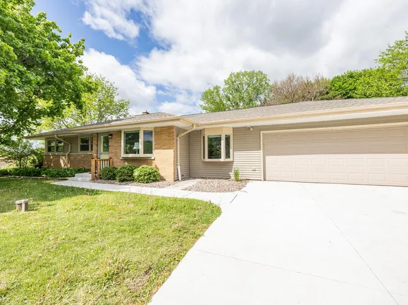 1401 S Westbrooke PARKWAY, New Berlin, WI 53146