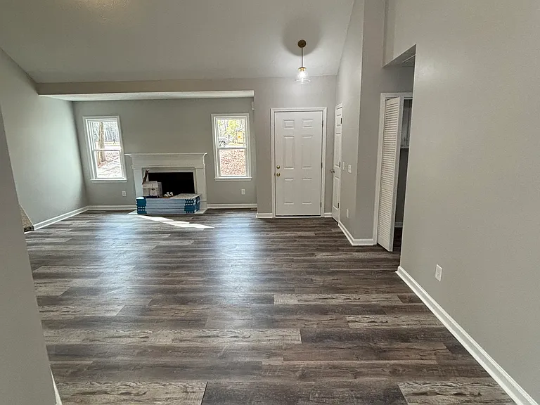 1142 Lavista Dr — Photo 6