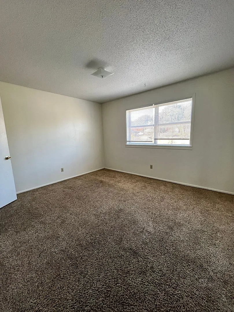 Hillcrest Apartments — Photo 3
