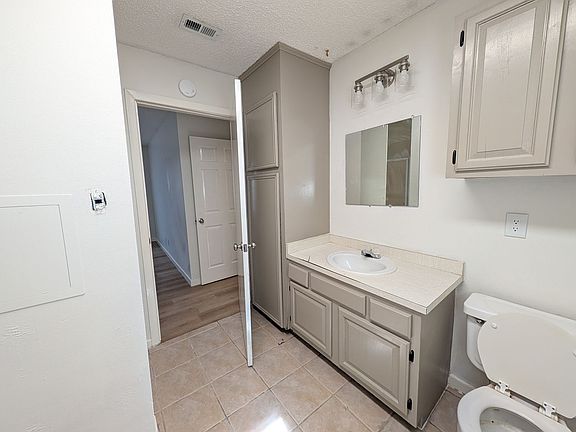4th image of 6221-6223 Sandlin Ave