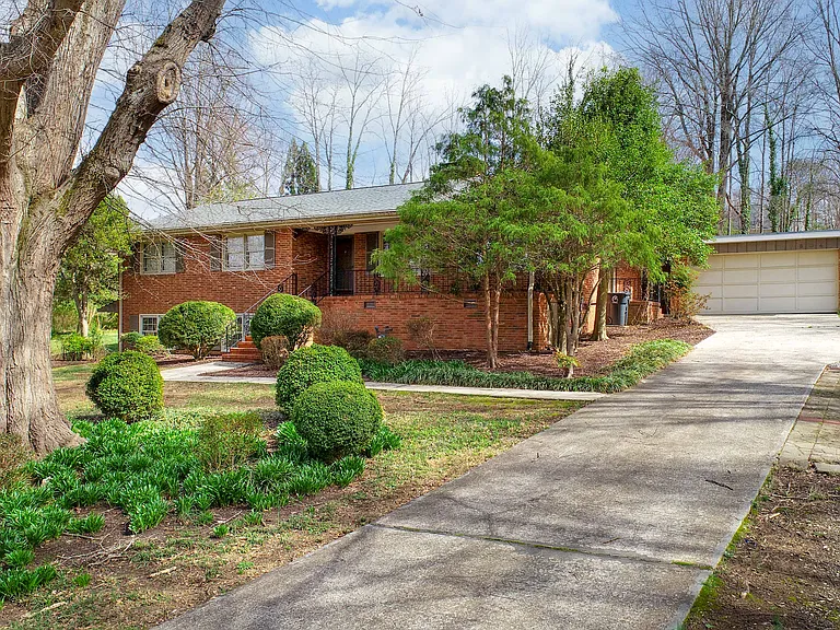 1804 Strathmore Dr — Photo 37