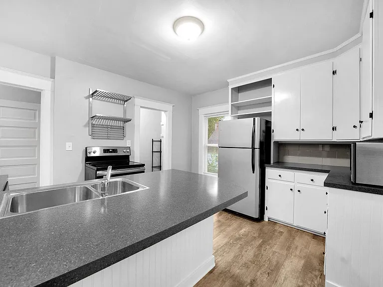 1333 Wealthy St SE #2 — Photo 6