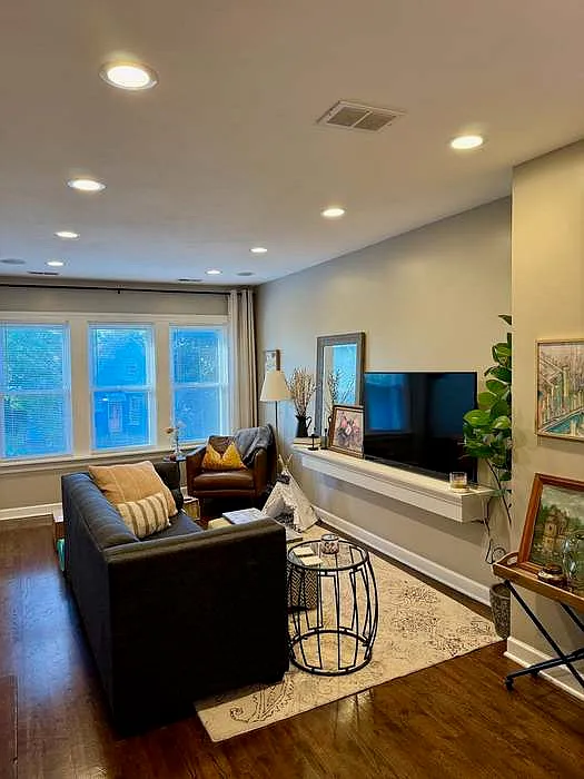 3 bed, 1200 sqft, $2,500 — Photo 3
