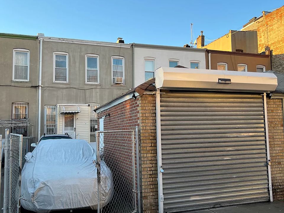 2nd image of 1722 Stephen St