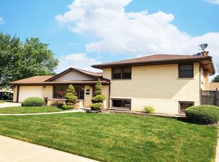 7949 Meade Ave, Burbank, IL