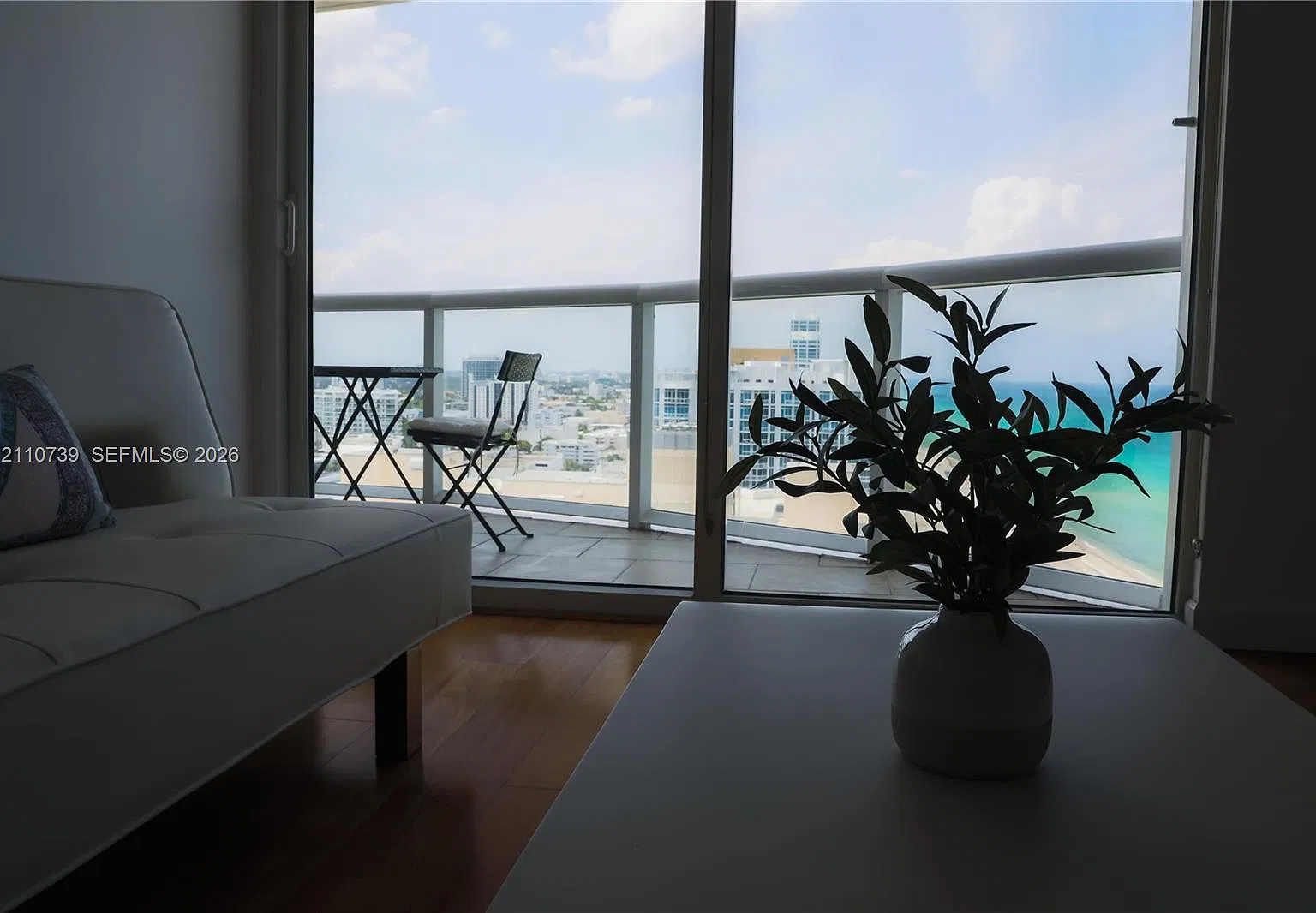 Akoya Condo — Photo 2
