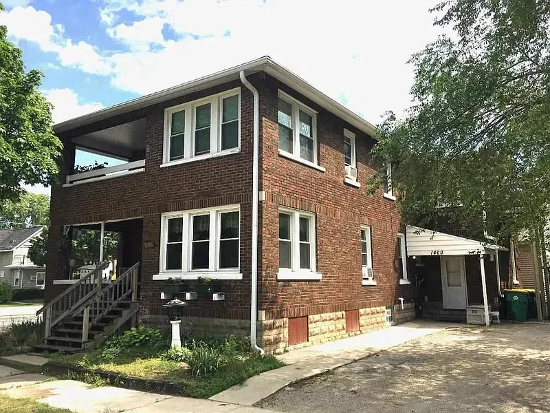 2 bed, 1.0 bath, 1001 sqft, $929 — Photo 2