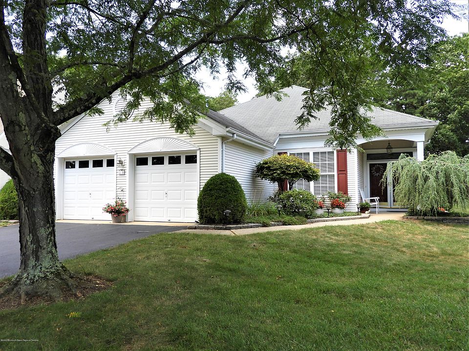 1st image of 19 Greenfields Dr