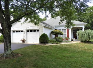 19 Greenfields Dr, Lakewood, NJ 08701