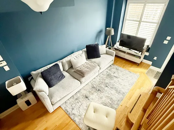 38 Raffeix Ln, Toronto, ON M5A 0G5