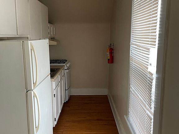 3rd image of 109 Ferris St #4
