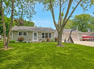 3611 Sigwalt St, Rolling Meadows, IL 60008