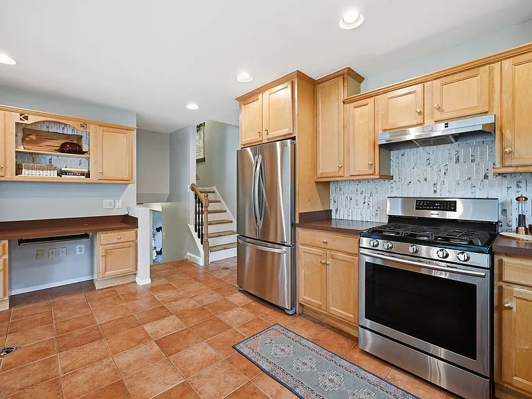 6426 Carriage Dr — Photo 23