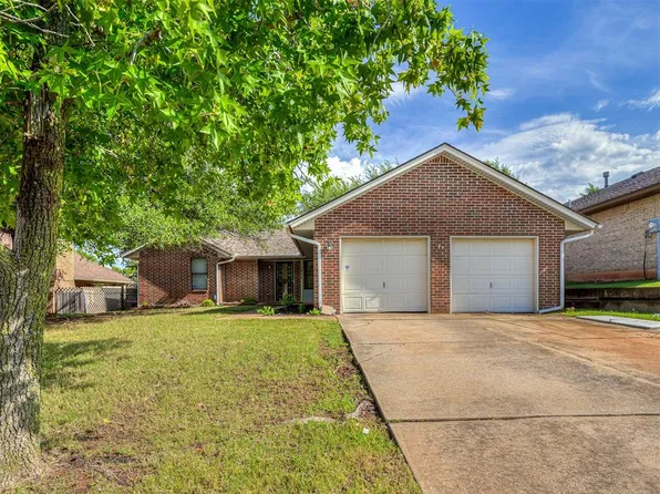 1011 Queens Cir, Edmond, OK 73034