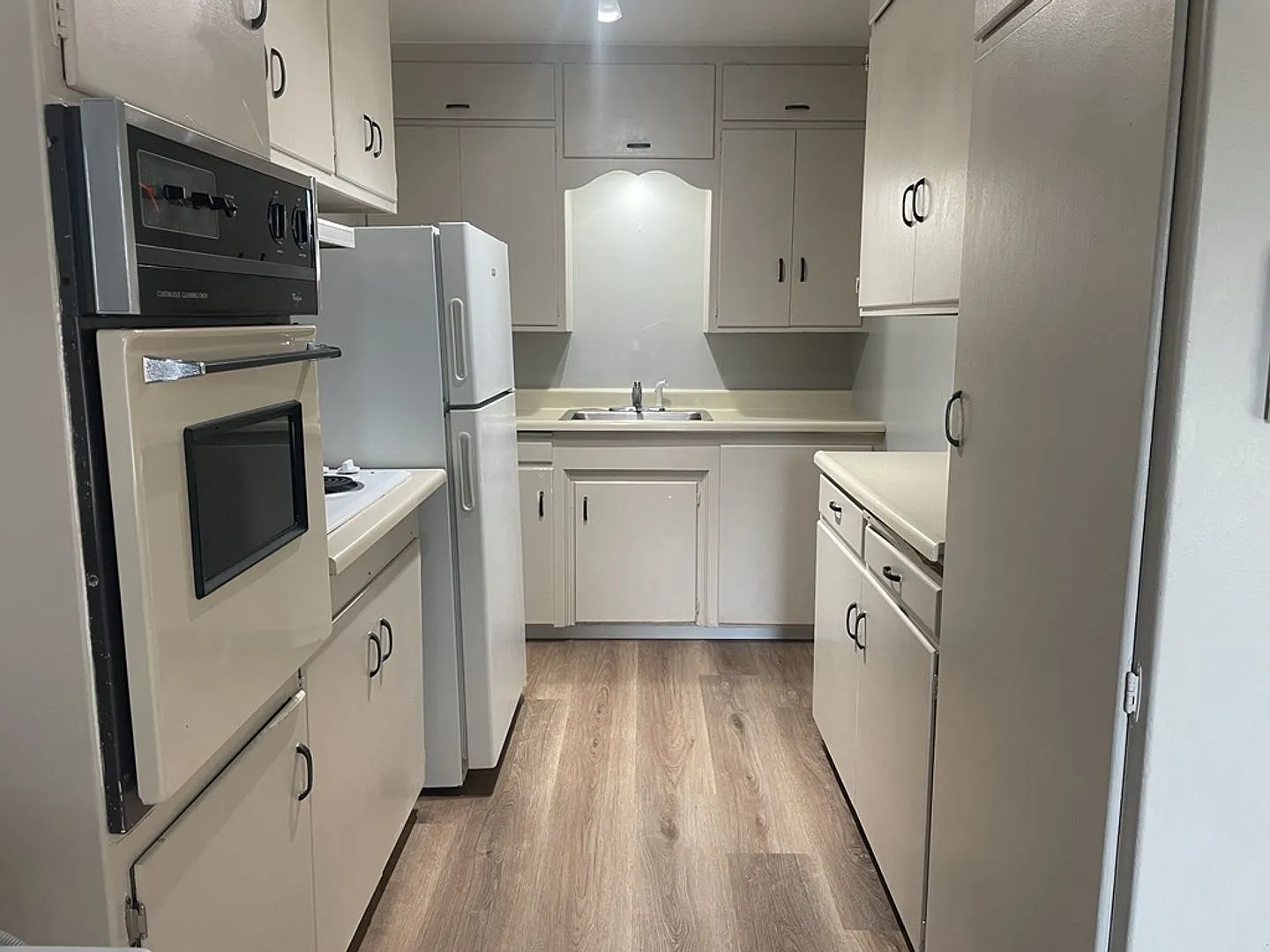 828 D St — Photo 2