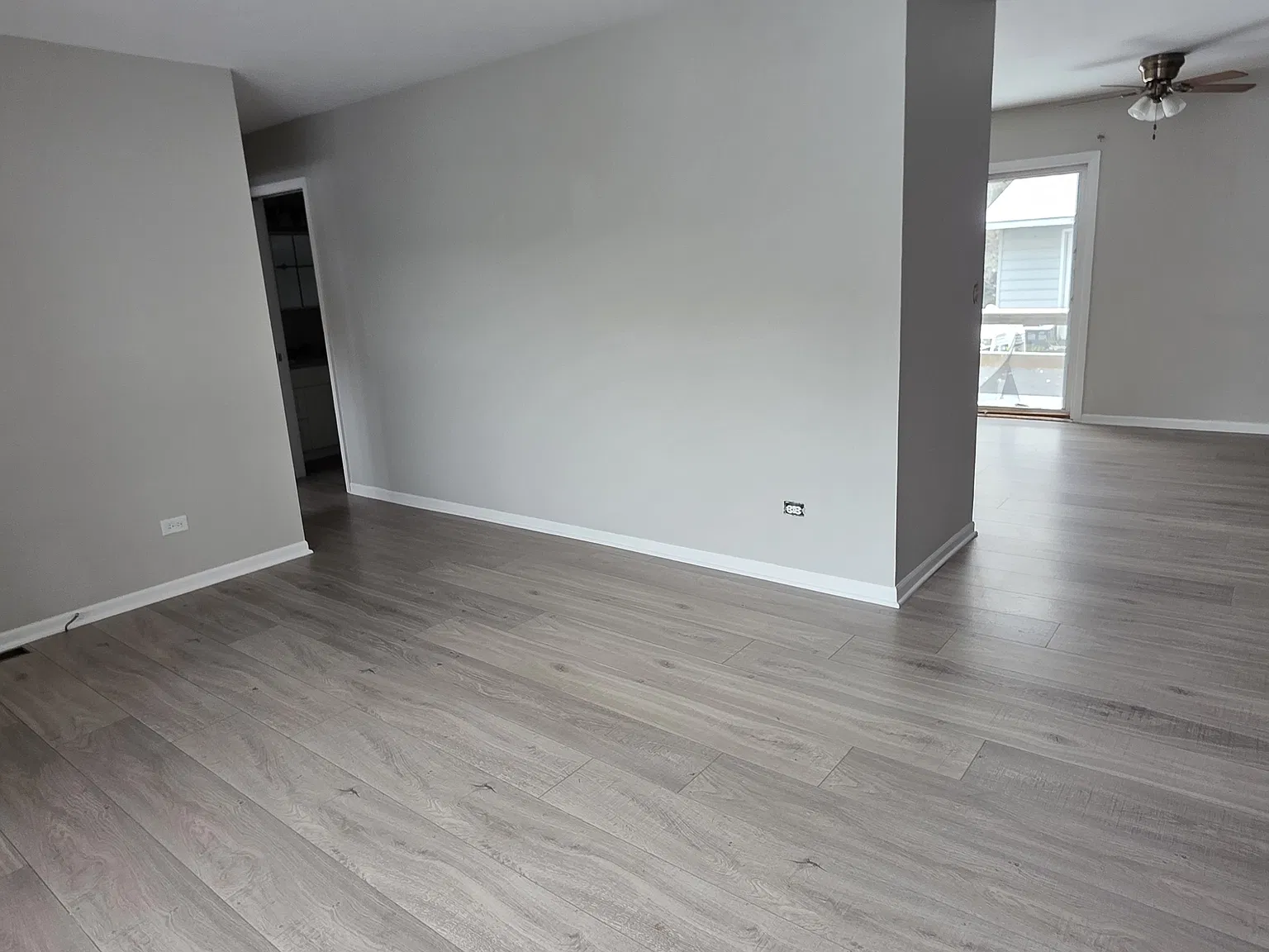 3 bed, 990 sqft, $2,200 — Photo 4