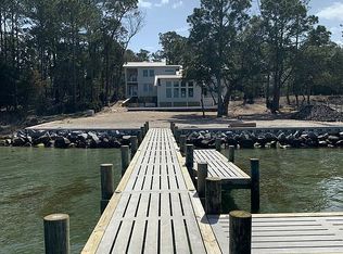 188 Oakleaf Dr, Pine Knoll Shores, NC 28512
