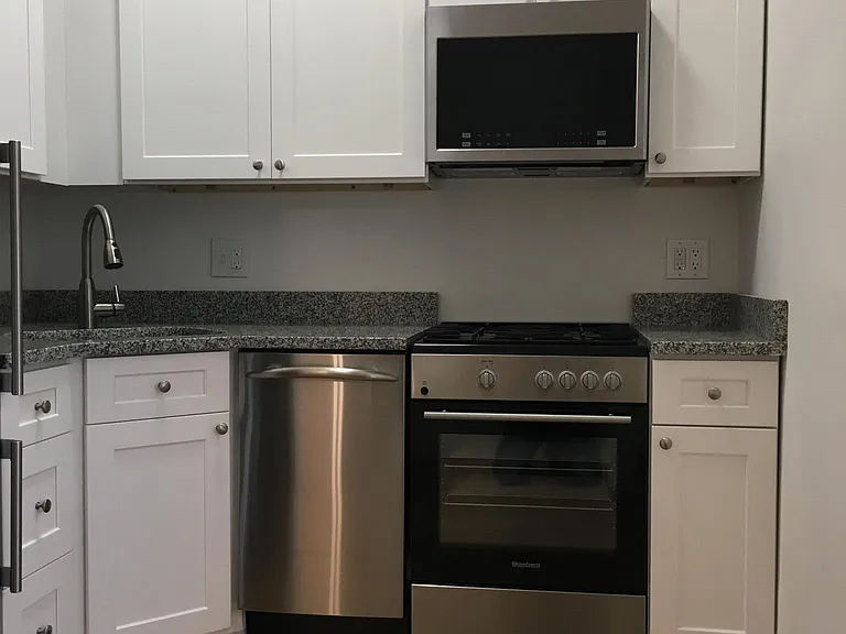 290 Commonwealth Ave #18 — Photo 11