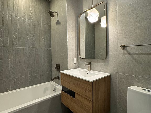 3rd image of 949 Willoughby Ave #309
