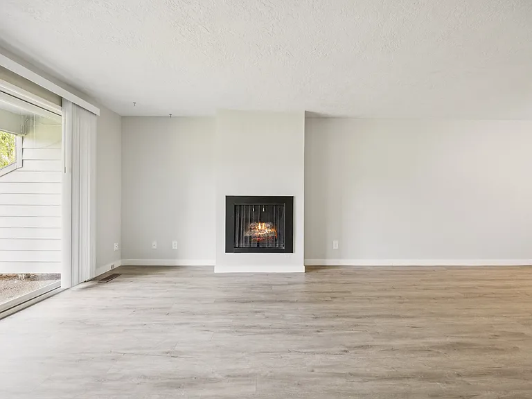 Village At Creekside Townhomes — Photo 18