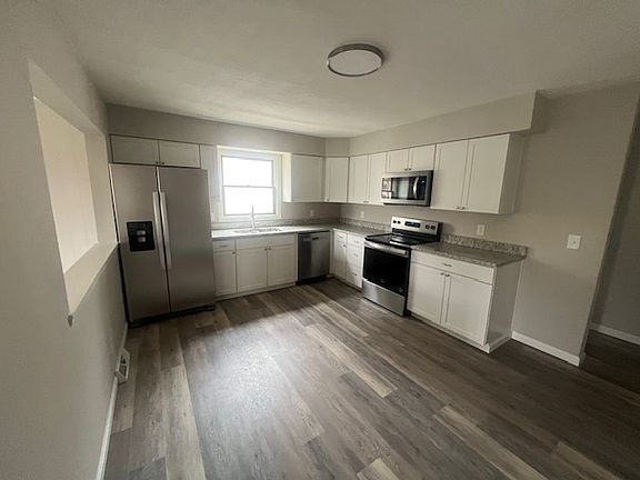 4th image of 3910 Riverview Ave