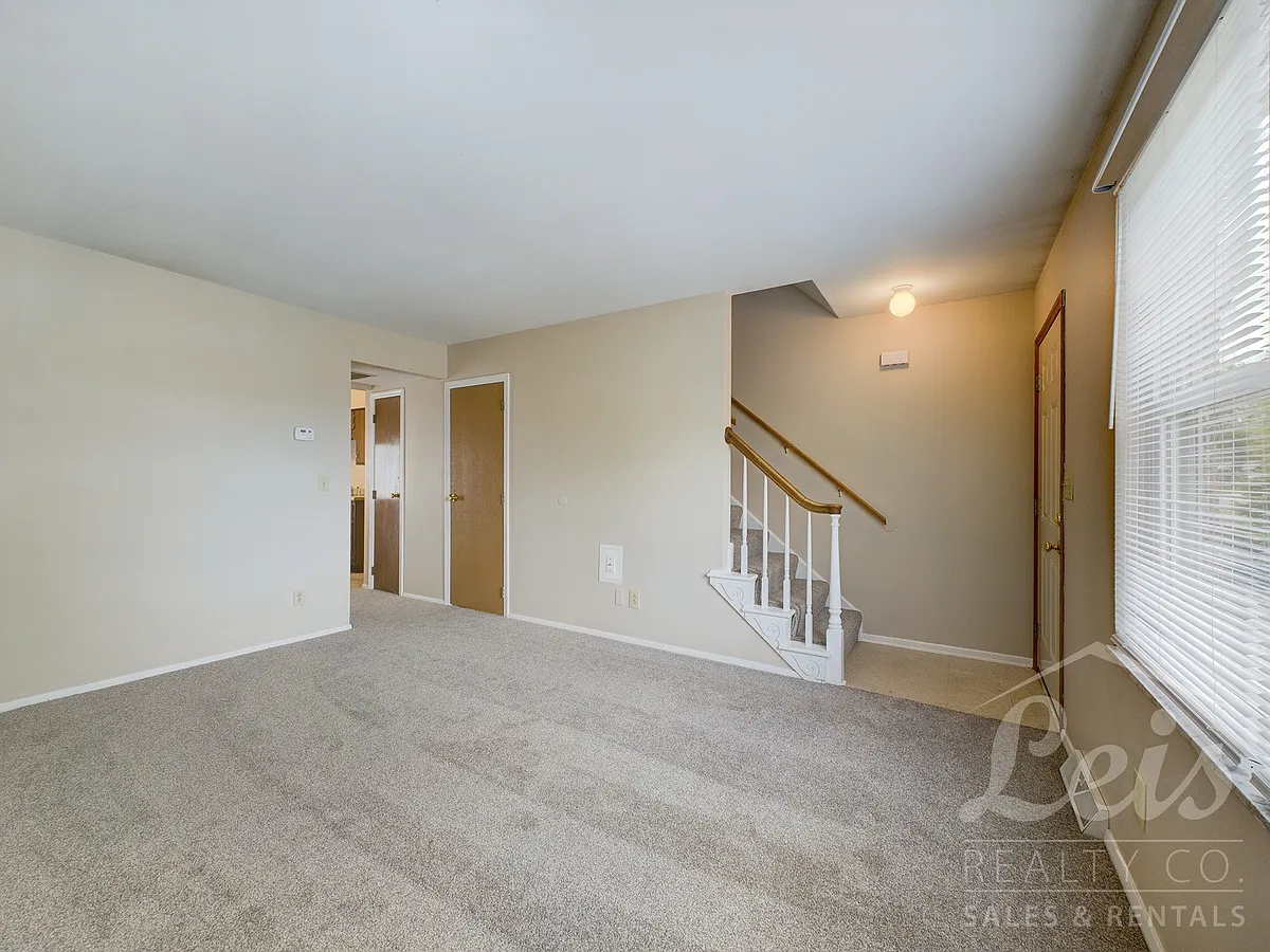 Building Photo - 1365 N Chippewa Dr #7