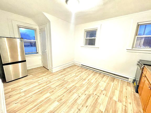 3rd image of 102 Isabella Ave #3
