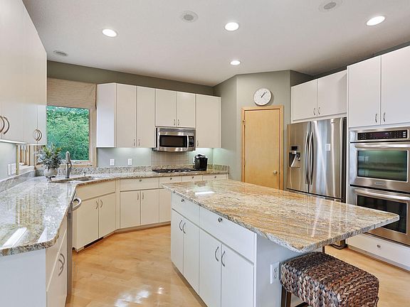 4th image of 1217 Hickory Cir