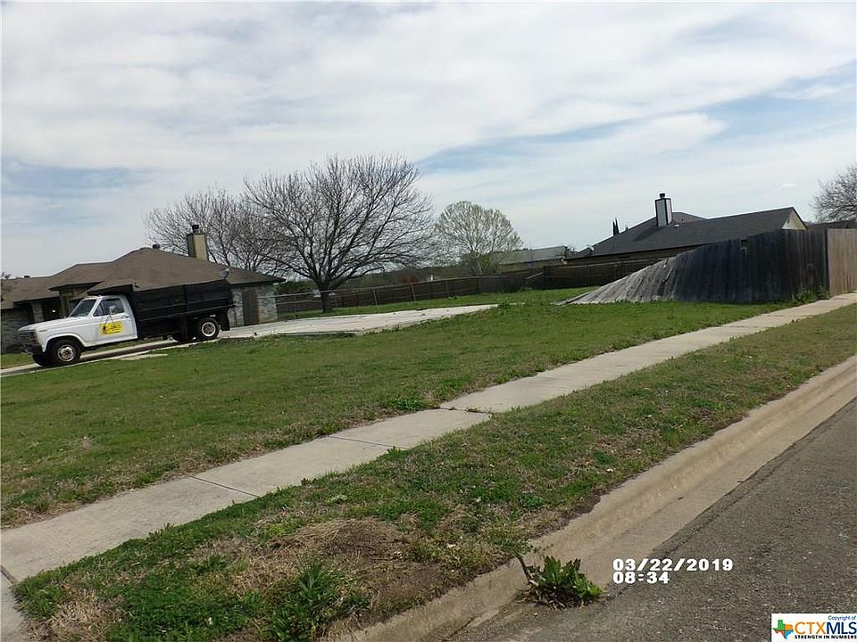 1st image of 2402 Henry Dr