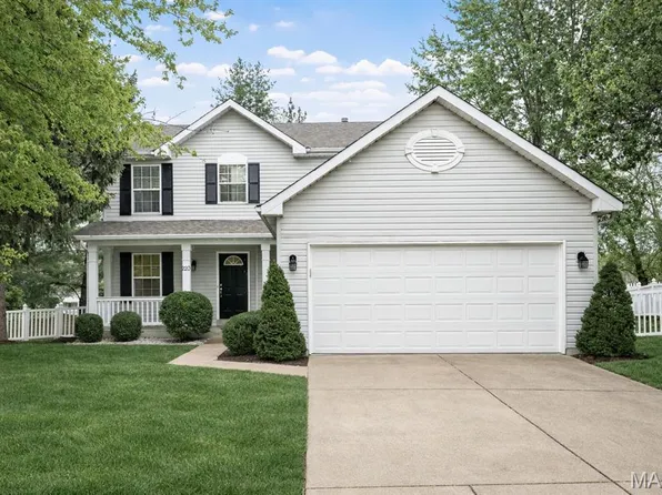 220 Saint Marys Dr, Ballwin, MO 63021