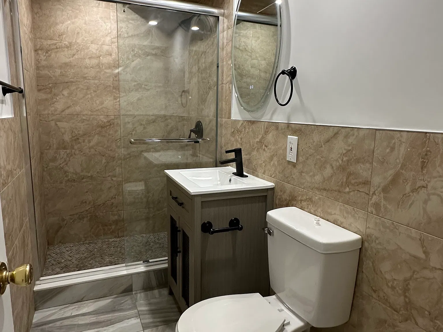 1 bed, 900 sqft, $1,900 — Photo 4
