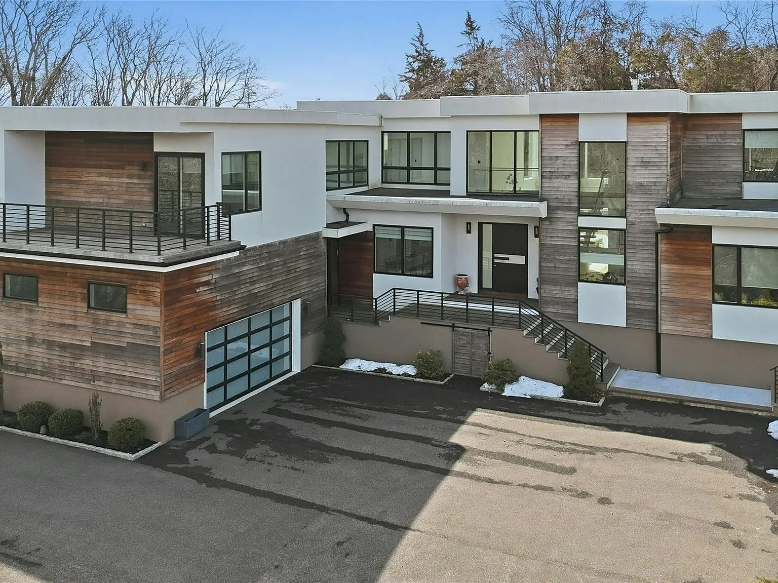 4 bed, 3.5 bath, 4700 sqft, $30,000 — Photo 2