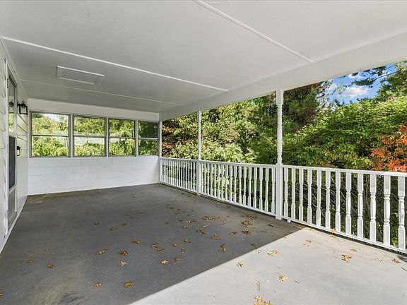 3rd image of 809 E D St
