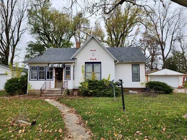 305 S Main St, Flanagan, IL 61740