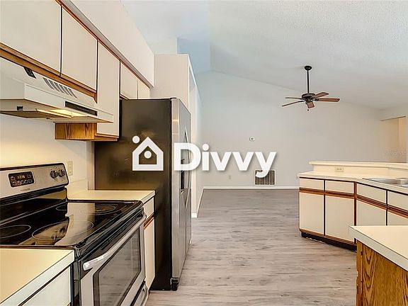 3rd image of 2034 Greenview Dr