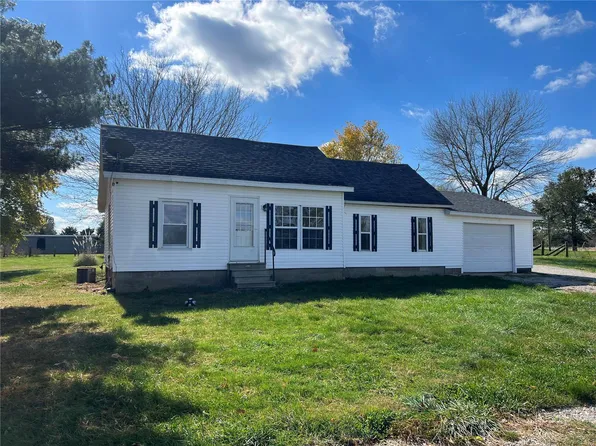 1826 Trapper Ave, Mulberry Grove, IL 62262